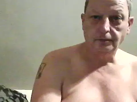 Snapshot of chubbybear2cum chatting on December 26, 11:24 pm chubbybear2cum online show from December 26, 11:24 pm