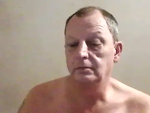 Snapshot of chubbybear2cum chatting on December 29, 3:22 am chubbybear2cum online show from December 29, 3:22 am