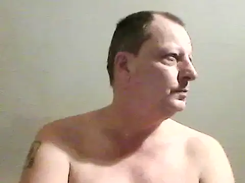 Snapshot of chubbybear2cum chatting on December 30, 7:15 am chubbybear2cum online show from December 30, 7:15 am
