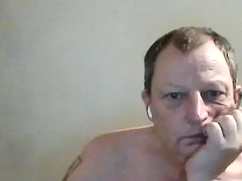 Snapshot of chubbybear2cum chatting on February 12, 4:12 am chubbybear2cum online show from February 12, 4:12 am