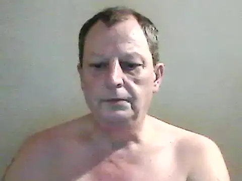 Snapshot of chubbybear2cum chatting on February 21, 12:27 am chubbybear2cum online show from February 21, 12:27 am