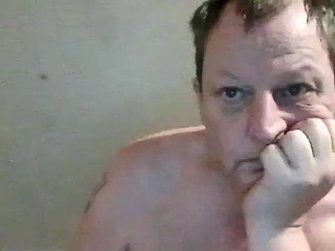 Snapshot of chubbybear2cum chatting on February 24, 11:21 am chubbybear2cum online show from February 24, 11:21 am