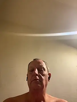 Snapshot of chubbybear2cum chatting on September 14, 1:27 am chubbybear2cum online show from September 14, 1:27 am