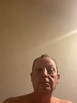 Snapshot of chubbybear2cum chatting on September 17, 4:47 am chubbybear2cum online show from September 17, 4:47 am