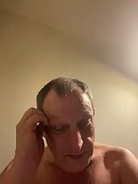 Snapshot of chubbybear2cum chatting on October 11, 3:06 am chubbybear2cum online show from October 11, 3:06 am