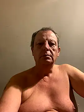 Snapshot of chubbybear2cum chatting on October 18, 3:20 am chubbybear2cum online show from October 18, 3:20 am