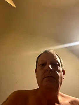 Snapshot of chubbybear2cum chatting on October 27, 9:52 pm chubbybear2cum online show from October 27, 9:52 pm