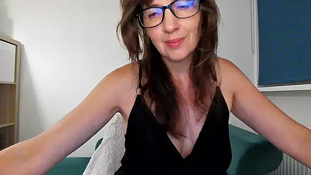 Ella Next Door online show from August 7, 9:28 pm