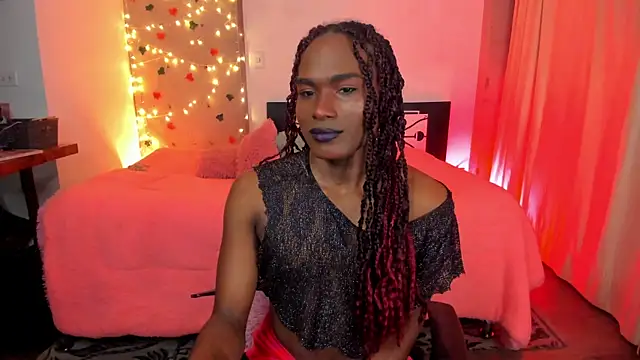 Snapshot of blackbarbietrans chatting on March 5, 12:05 am blackbarbietrans online show from March 5, 12:05 am