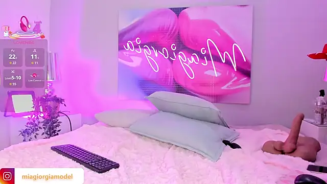Snapshot of Miagiorgia_ chatting on May 23, 4:55 pm Miagiorgia online show from May 23, 4:55 pm