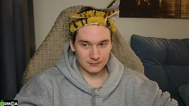 MoreRealAlex online show from April 19, 5:56 pm