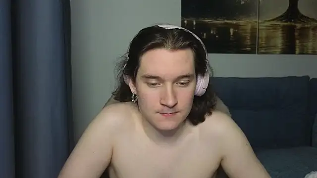 Snapshot of MoreRealAlex chatting on June 1, 3:52 am MoreRealAlex online show from June 1, 3:52 am