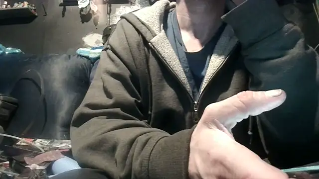 Snapshot of robeaulieu02 chatting on January 9, 6:17 am robeaulieu02 online show from January 9, 6:17 am