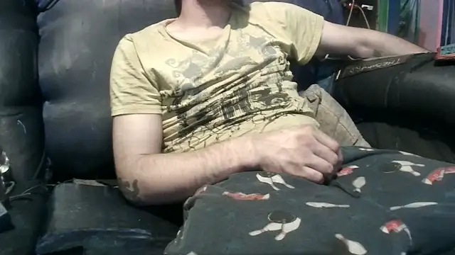 Snapshot of robeaulieu02 chatting on January 20, 8:19 am robeaulieu02 online show from January 20, 8:19 am