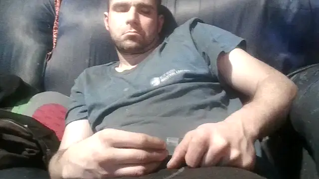 Snapshot of robeaulieu02 chatting on February 11, 9:09 am robeaulieu02 online show from February 11, 9:09 am