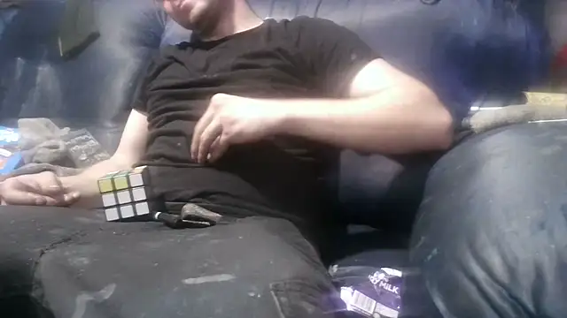 Snapshot of robeaulieu02 chatting on February 24, 6:16 am robeaulieu02 online show from February 24, 6:16 am