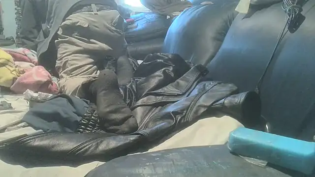 Snapshot of robeaulieu02 chatting on October 26, 9:53 pm robeaulieu02 online show from October 26, 9:53 pm