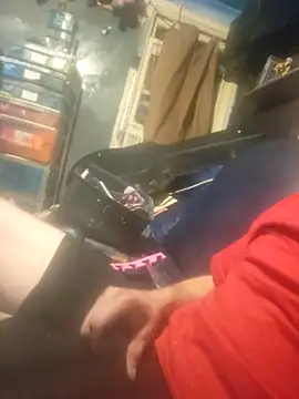 Snapshot of robeaulieu02 chatting on October 29, 10:17 am robeaulieu02 online show from October 29, 10:17 am