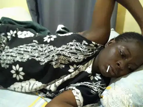 Snapshot of ara_bella chatting on December 6, 7:43 am ara bella online show from December 6, 7:43 am