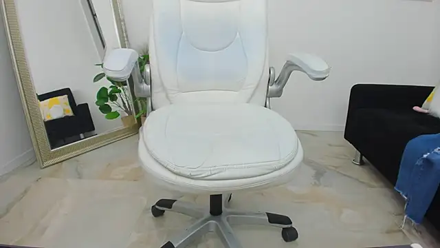 Snapshot of Darya_Baby chatting on March 11, 11:15 pm Darya Baby online show from March 11, 11:15 pm