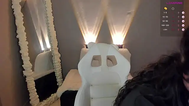 amber curly online show from December 3, 8:06 pm