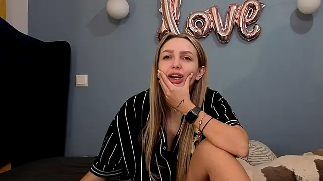 Snapshot of AnnaMaee chatting on March 3, 12:48 am AnnaMaee online show from March 3, 12:48 am