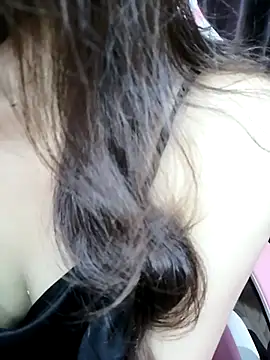 Snapshot of _Linez_ chatting on December 4, 4:16 pm  Linez  online show from December 4, 4:16 pm