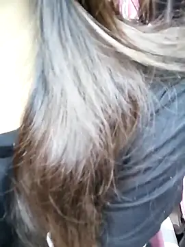 Snapshot of _Linez_ chatting on December 17, 7:26 pm  Linez  online show from December 17, 7:26 pm