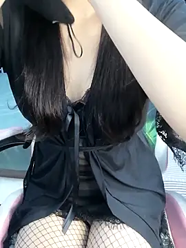 Snapshot of _Linez_ chatting on October 11, 5:00 pm  Linez  online show from October 11, 5:00 pm