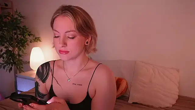 kris69kiss online show from March 19, 1:04 pm