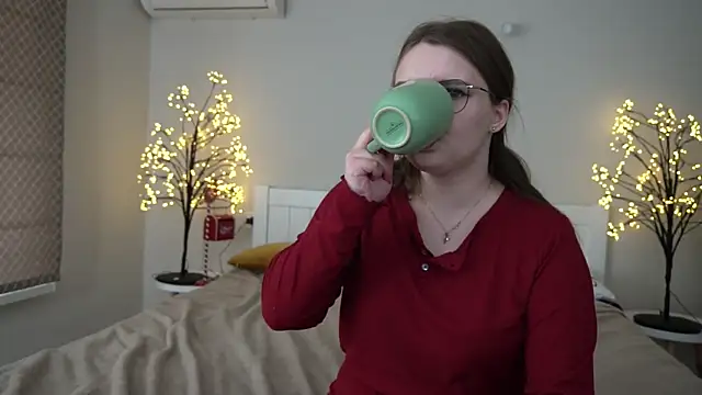 MagicPeachh  online show from January 13, 9:30 am