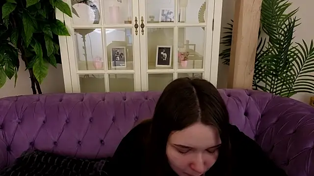 MagicPeachh  online show from April 3, 6:11 am