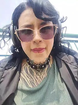 taaylor33 online show from February 12, 8:04 pm