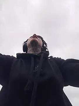 taaylor33 online show from April 19, 1:43 pm