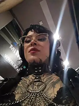 taaylor33 online show from May 15, 10:50 pm