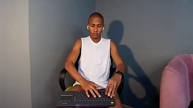 Snapshot of Ethan_Fox11 chatting on February 19, 2:12 pm Ethan Fox11 online show from February 19, 2:12 pm