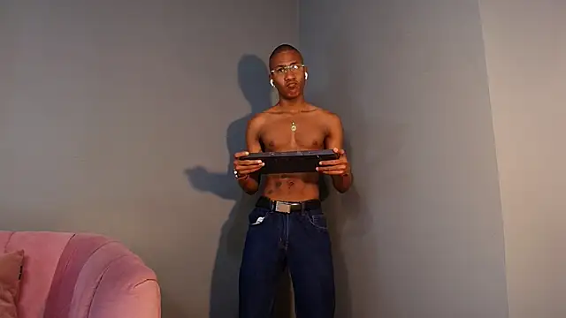 Snapshot of Ethan_Fox11 chatting on February 24, 1:53 pm Ethan Fox11 online show from February 24, 1:53 pm