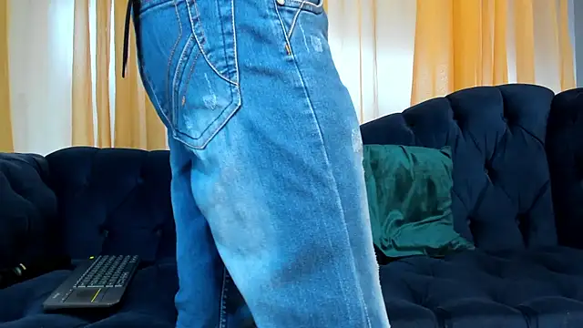 Snapshot of Ethan_Fox11 chatting on March 1, 2:13 pm Ethan Fox11 online show from March 1, 2:13 pm