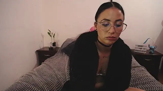 Snapshot of anny_roberts chatting on February 12, 2:35 am anny roberts online show from February 12, 2:35 am