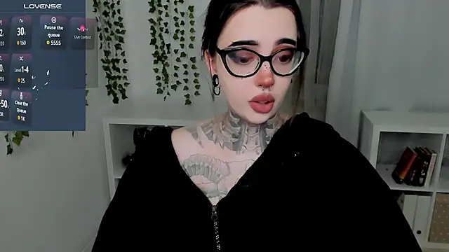 Snapshot of Dixi_Pixi_ chatting on July 10, 5:45 am Dixi Pixi online show from July 10, 5:45 am