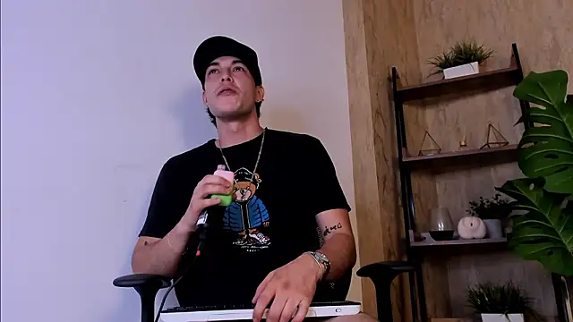 Karimferrer online show from February 4, 9:53 pm