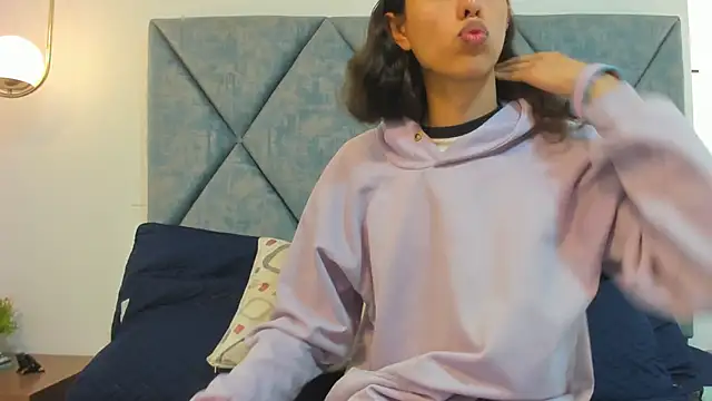 FreyaMoller online show from October 18, 5:35 pm