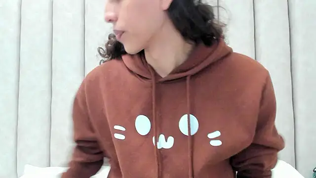 FreyaMoller online show from February 15, 7:10 pm