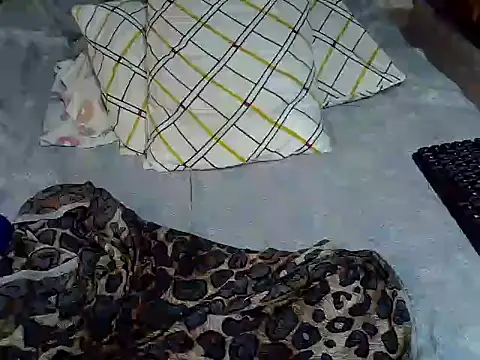 Queen petite  online show from November 22, 7:35 pm