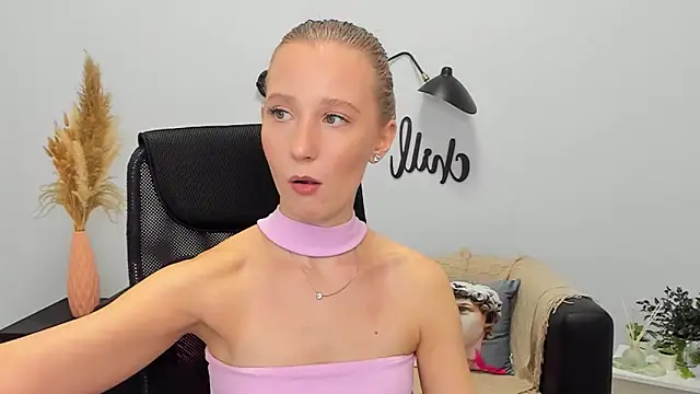 Snapshot of LolaWilsons chatting on January 31, 12:29 pm LolaWilsons online show from January 31, 12:29 pm