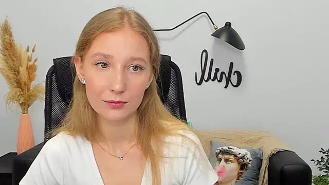 Snapshot of LolaWilsons chatting on March 14, 9:24 am LolaWilsons online show from March 14, 9:24 am