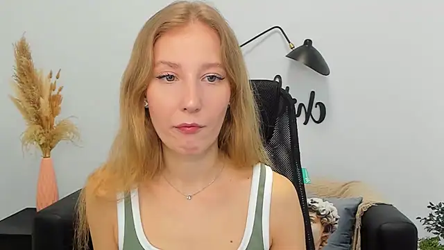 Snapshot of LolaWilsons chatting on March 19, 6:14 am LolaWilsons online show from March 19, 6:14 am