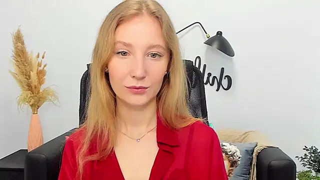 Snapshot of LolaWilsons chatting on March 20, 6:08 am LolaWilsons online show from March 20, 6:08 am