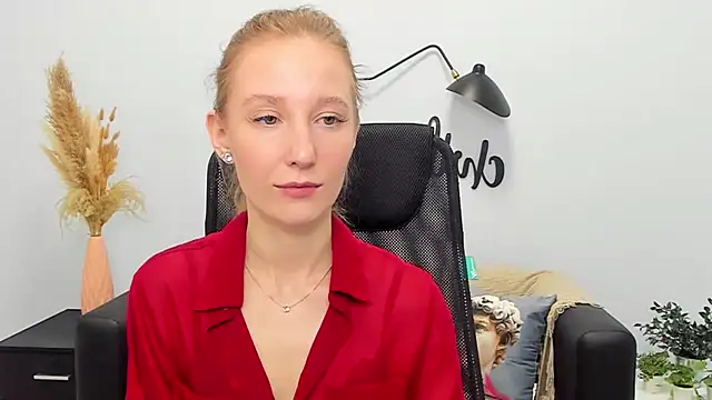 Snapshot of LolaWilsons chatting on March 20, 9:15 am LolaWilsons online show from March 20, 9:15 am