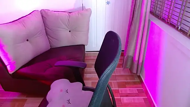 milfrousse online show from March 6, 10:09 am